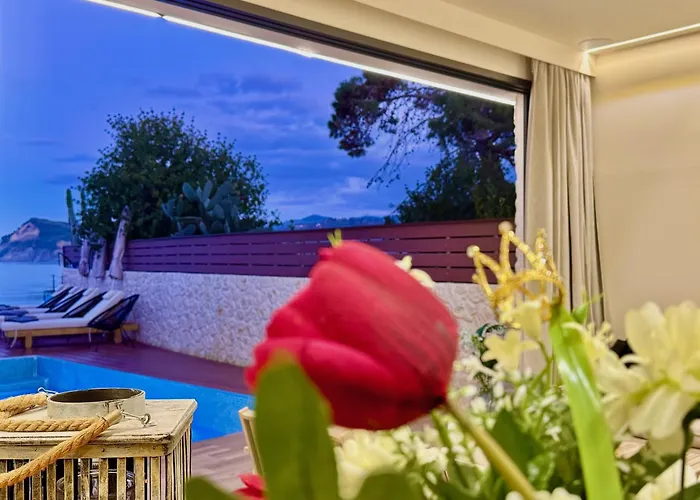 Vila Beachfront Anatoli With Private Heated Pool By Dadovillas *