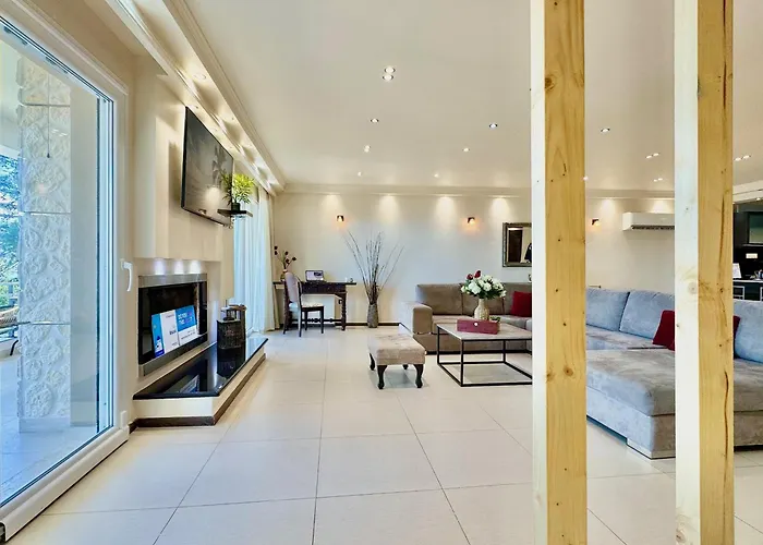 Beachfront Anatoli With Private Heated Pool By Dadovillas Βίλα *