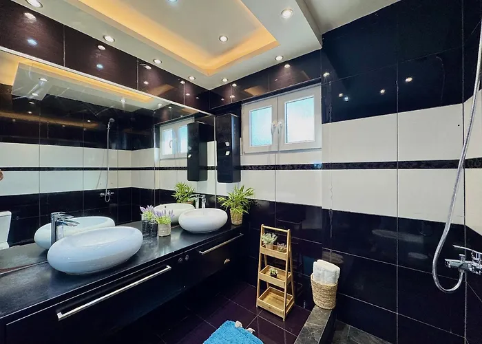 Beachfront Anatoli With Private Heated Pool By Dadovillas Βίλα *