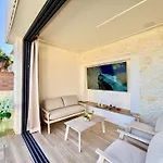 Beachfront Anatoli With Private Heated Pool By Dadovillas Βίλα