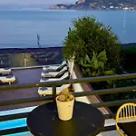 Beachfront Anatoli With Private Heated Pool By Dadovillas Βίλα